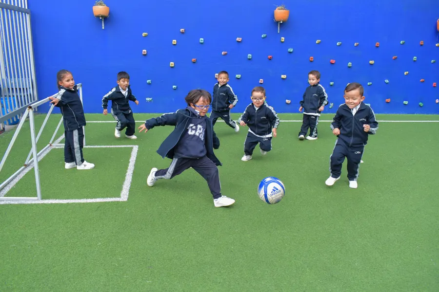 Niños de primaria del Colegio Psicopedagógico La Acacia