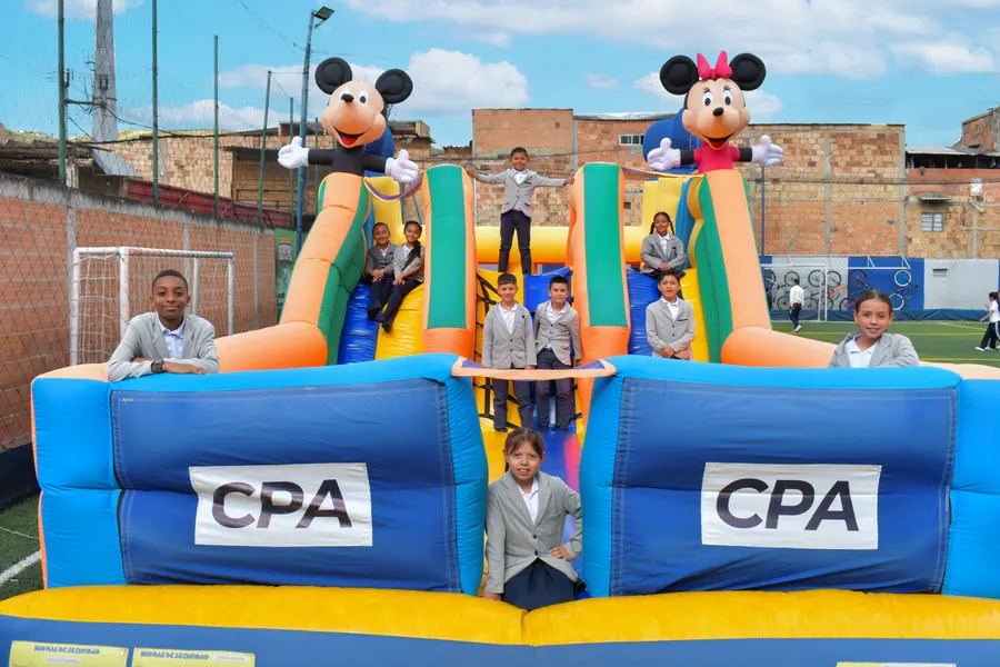 Estudiantes del Colegio Psicopedagógico La Acacia