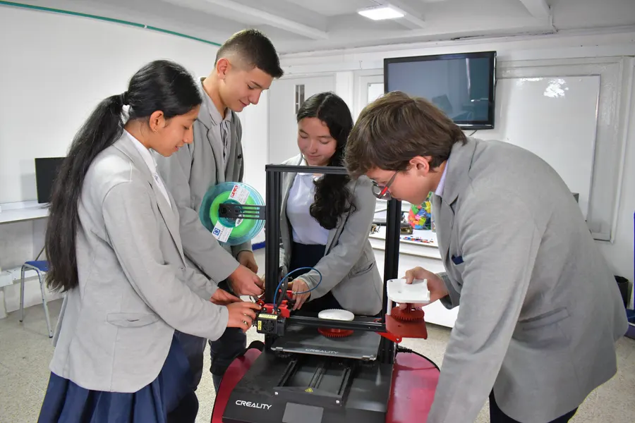 Trabajo en equipo del Colegio Psicopedagógico La Acacia